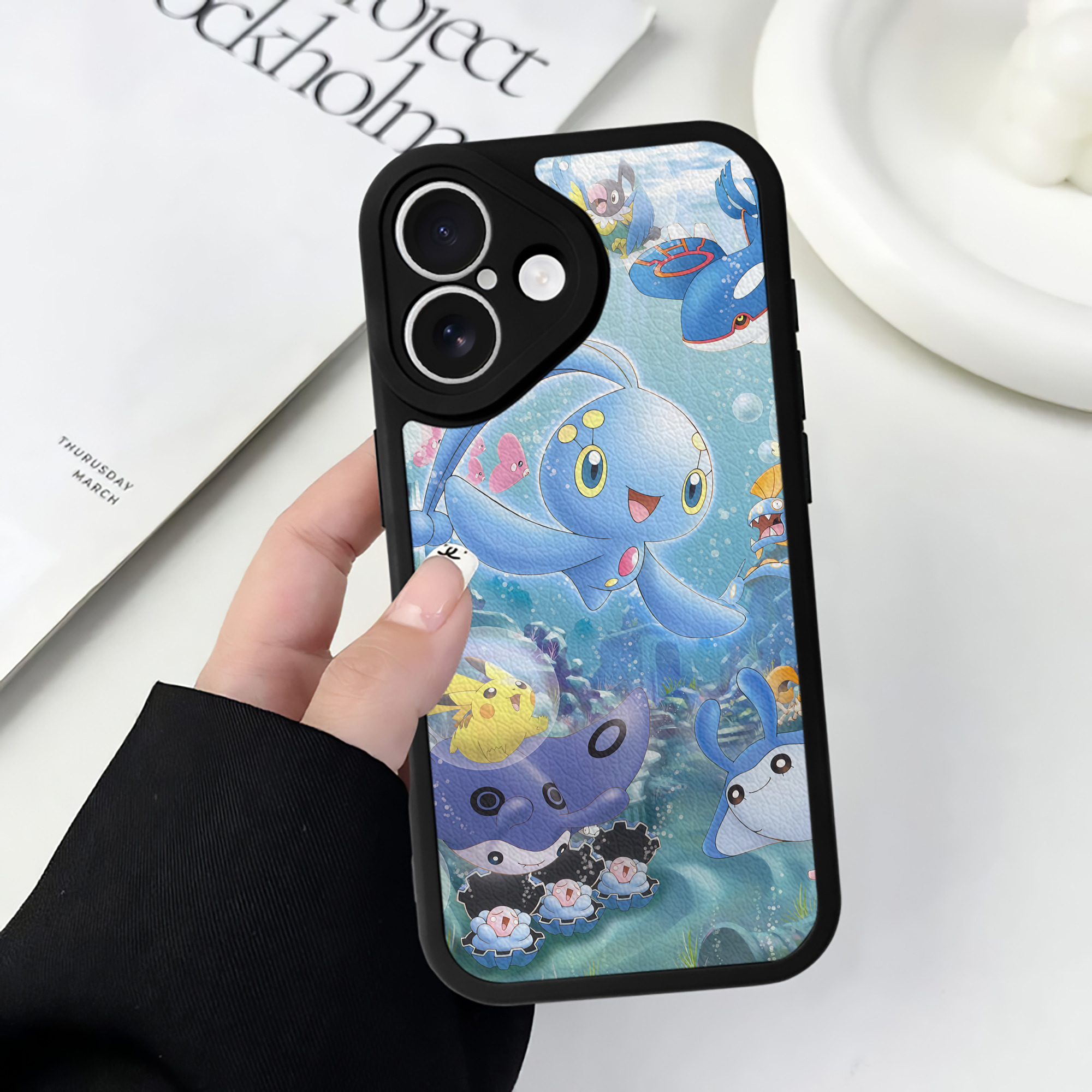 （画像用） ポケットモンスター Pokémon 【iPhone 16シリーズ対応】シリコンスマホケース（レザー調） 材質：シリコン
